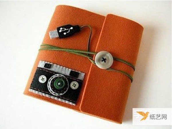 Picture of a cute non-woven mobile phone case that looks like a camera and a retro phone