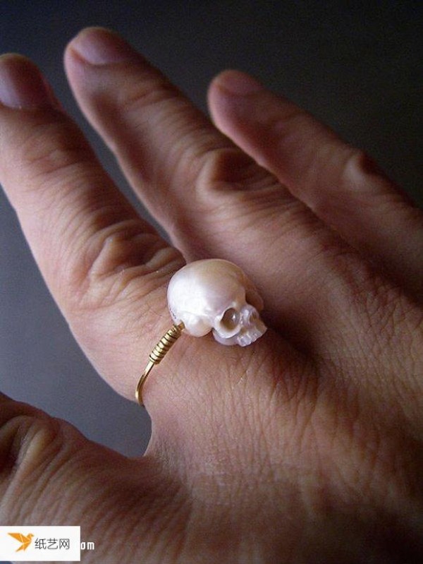 Use pearls to carve into very personalized and simple skull jewelry