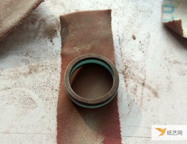 Tutorial pictures showing you how to make a resin ring