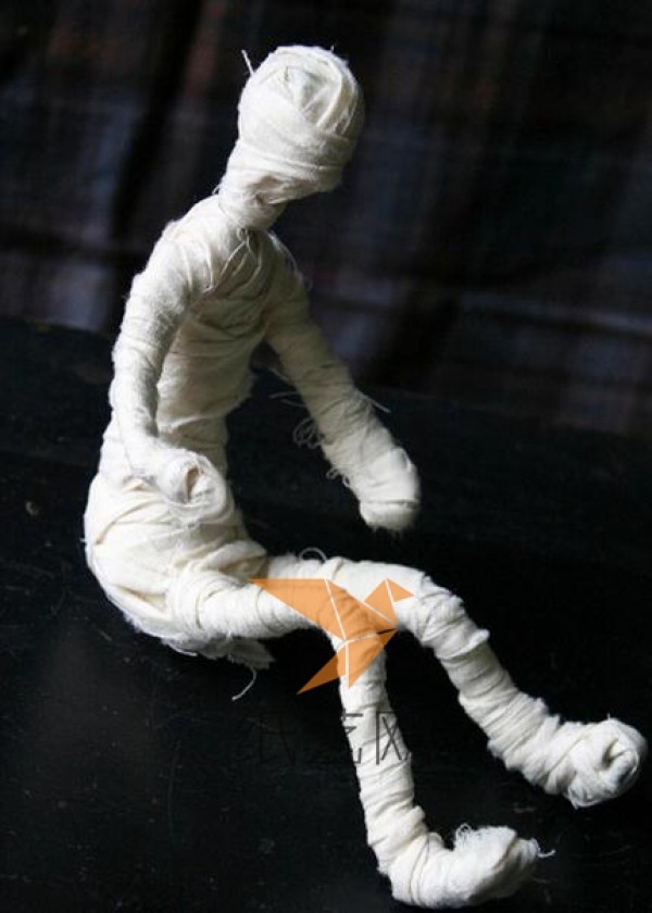 Fun Halloween Mummy Making Tutorial