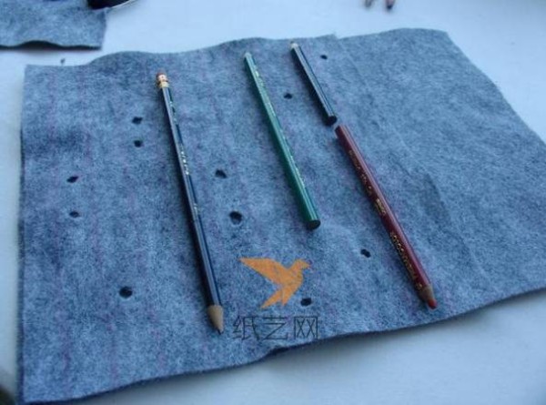 DIY tutorial on handmade wool felt pencil case