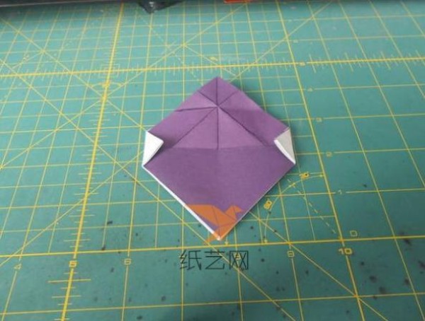 A step-by-step tutorial on how to make the little devil’s origami heart bat