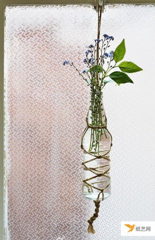 How to make a personalized hanging vase using hemp rope and glass bottles