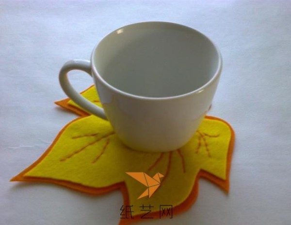 Simple and realistic handmade non-woven leaf coaster tutorial