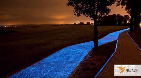 Glow-in-the-dark bike lane completely lights up Polish town, roads that glow without plugging in