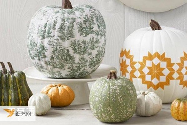 Very personalized Halloween pumpkin lantern making tutorial pictures