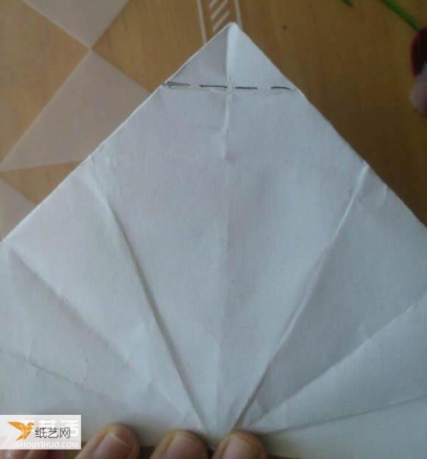 Step-by-step illustration of how to use origami to fold a cute grand piano