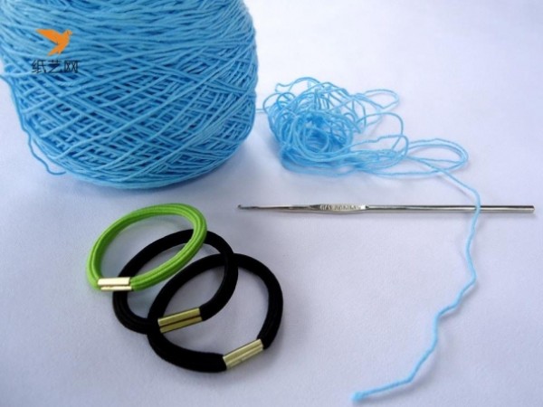 A beautiful crochet rubber band makeover