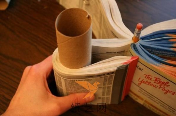 Tutorial on how to transform old books into practical pen holders