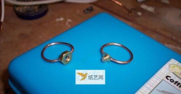 Recycle screws and nuts to make creative couple rings