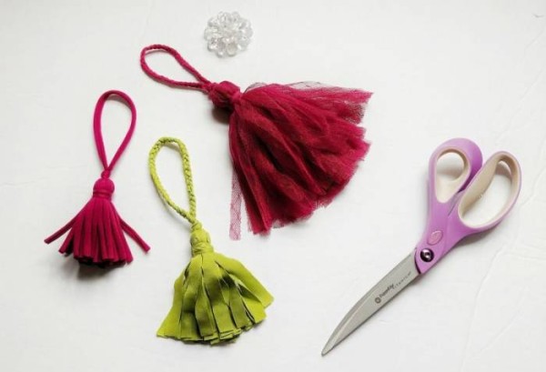 Make your own little tassel pendant! I am most happy with the New Year! (Simple fabric tassel tutorial)