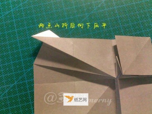 Illustration of how to prepare origami to fold Bugs Bunny