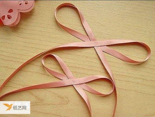 Tutorial on how to make two personalized bow hair accessories and hairpins