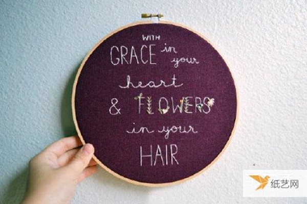 Appreciation and appreciation of pictures of small fresh embroidery works with text as the main pattern