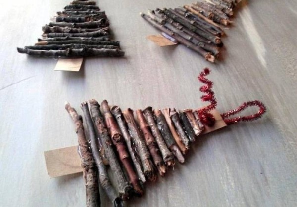 DIY tutorial for Christmas tree decoration using branches