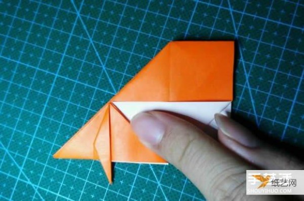 Detailed explanation of the manual method of folding a paper kingfisher tutorial.