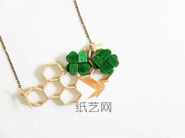 Tutorial on making a beautiful four-leaf clover necklace from waste popsicle sticks