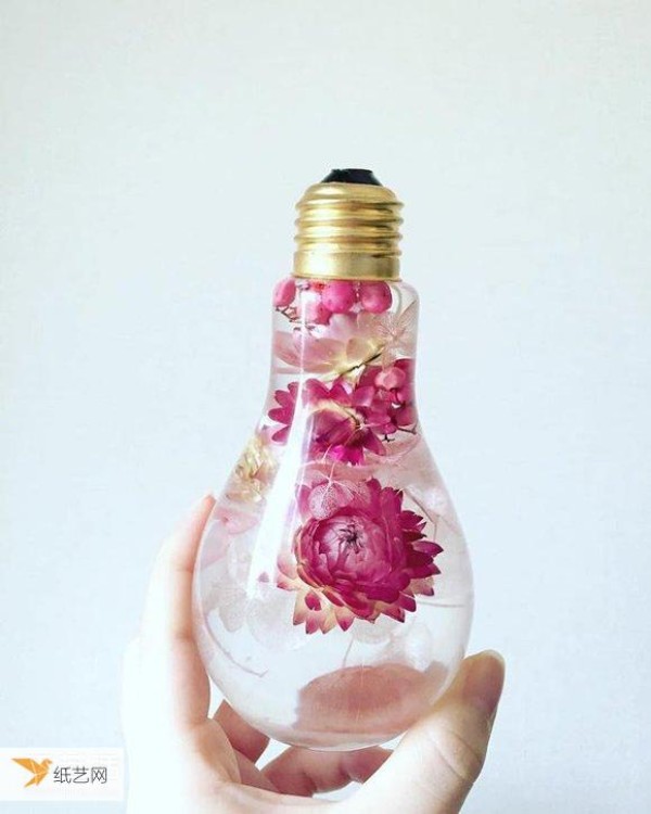 Super dreamy light bulb floral decorations hand-made by Japanese flower artists