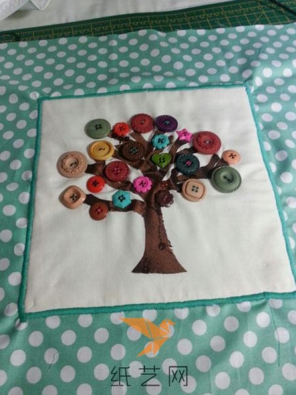 Tutorial on making beautiful button tree pattern pillowcases