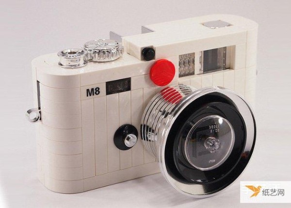 A classic again: LEGO version of the Leica M8 camera model in white