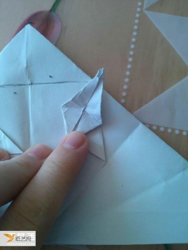 Step-by-step illustration of how to use origami to fold a cute grand piano