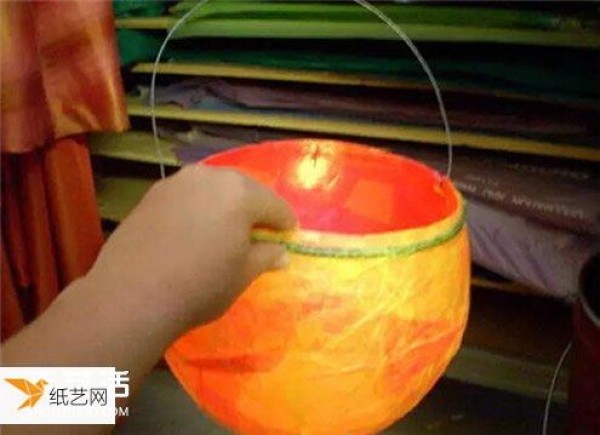 Illustration of how to make simple lanterns for children