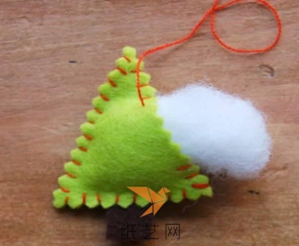 Christmas handmade non-woven Christmas tree pin making tutorial