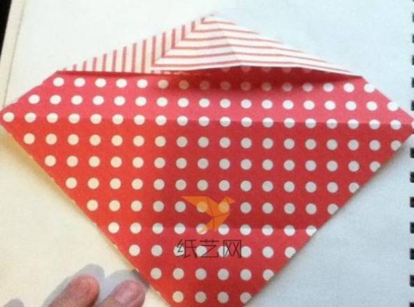 Tutorial on how to make a beautiful origami heart with a tie