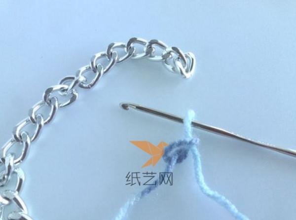 Crochet tutorial for making a feminine metal chain bracelet