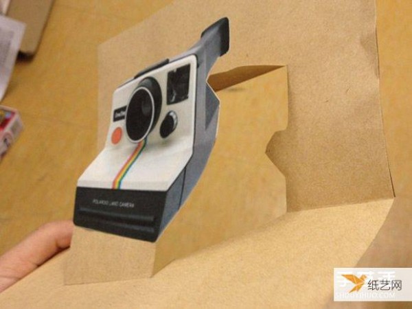 Illustrated steps on how to make a Polaroid camera 3D greeting card by yourself