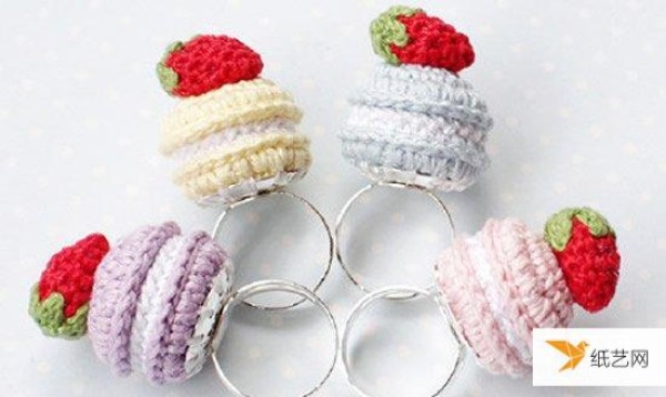 Detailed illustrated tutorial on how to crochet macarons