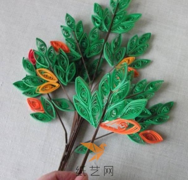 Tutorial on making beautiful paper-quilled trees for New Year decorations