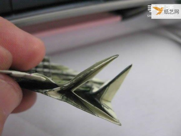 How to fold paper carp using dollars