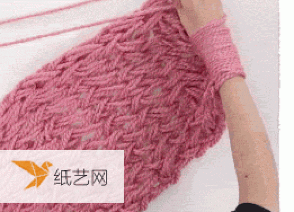 Illustrated tutorial on how to knit a scarf completely by hand without using tools