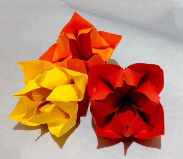 DIY tutorial for making exquisite origami flowers for Mother’s Day gift