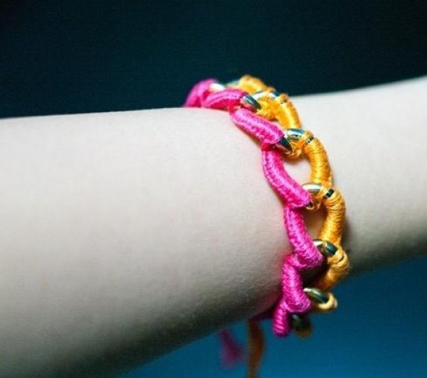 Simple bracelet knitting tutorial for making Christmas gifts