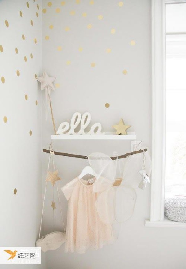 When you have a daughter, you need to create a beautiful ice cream-colored room for her.