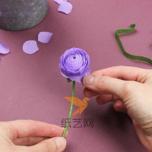 Tutorial on making paper art flowers from cool crepe paper