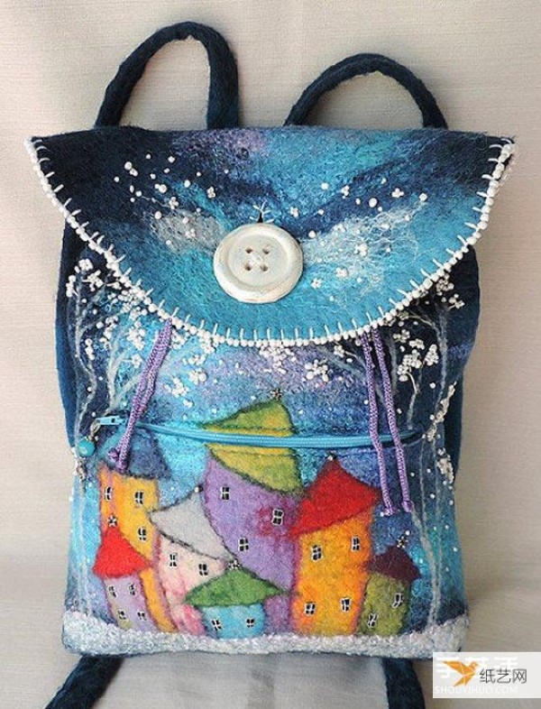 Pictures of backpacks made of wool felt look like exquisite oil paintings