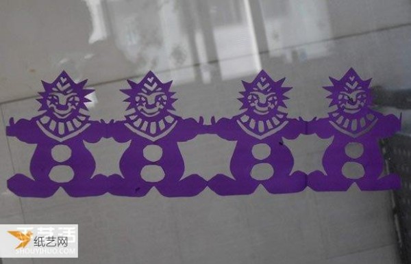 Enjoy some very simple and beautiful paper-cut patterns for children’s window grilles