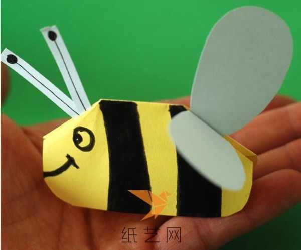 Cute and simple origami bee childrens handicraft