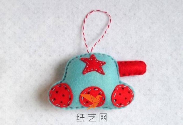 Tutorial on making cute little tank ornaments for New Year’s gift