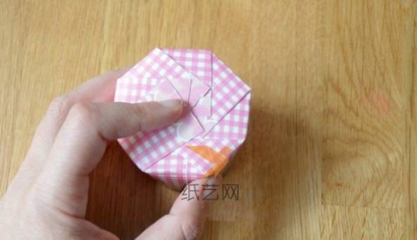 Handmade paper craft making tutorial for making small candy gift boxes from disposable paper cups