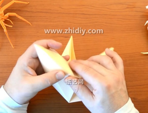 Origami video tutorial for origami kangaroo