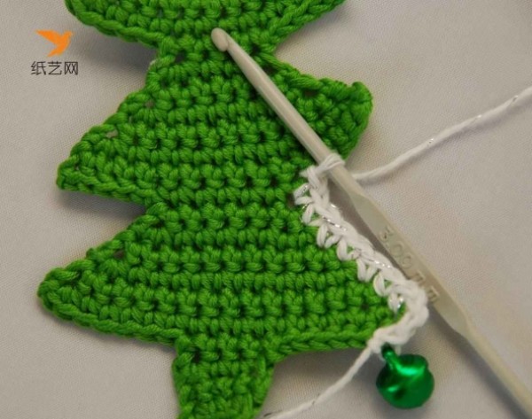 Crochet Christmas tree making tutorial illustration