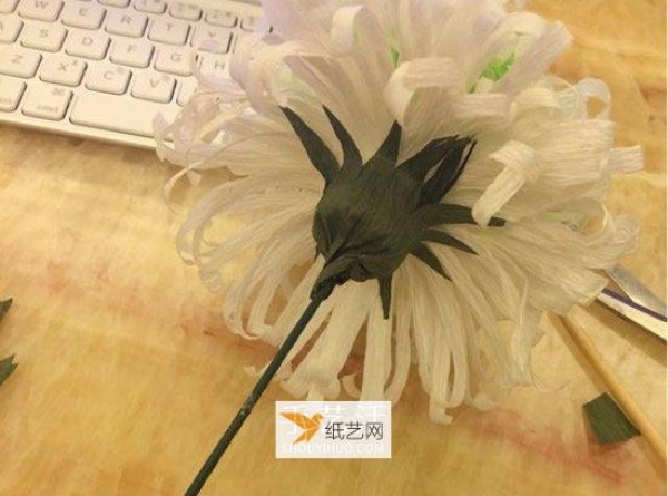 How to use crepe paper to make paper chrysanthemums for Double Ninth Festival