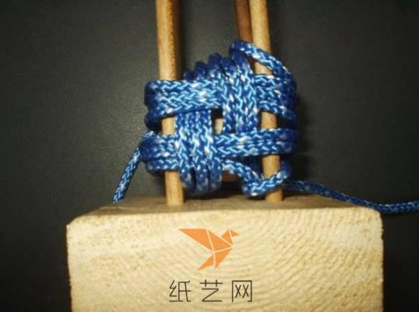 A very mysterious little ball knitting tutorial for making Valentine’s Day gifts