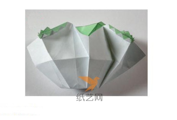 Tutorial on making beautiful handmade four-leaf clover origami gift box