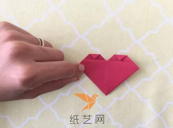 Origami hearts combined into beautiful heart-shaped wall stickers for Valentines Day decoration