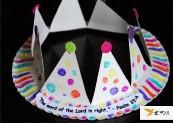 Illustration of how to make a birthday crown hat using paper dinner plates